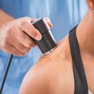 고주파 치료를 진행하는 모습